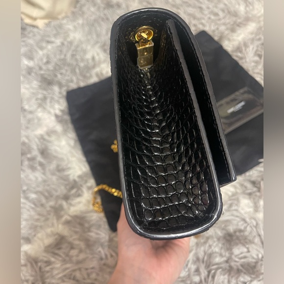 YSL Saint Laurent Kate Medium Tassel YSL Crossbody Bag in Croc-Embossed Leather - Picture 14 of 17